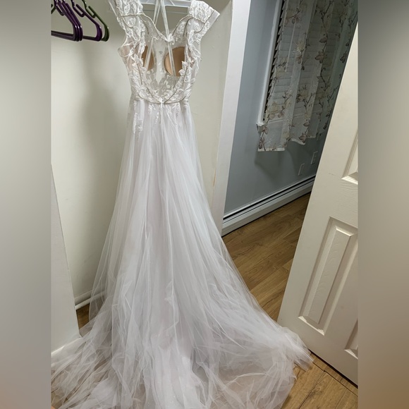 Galina Signature White Wedding Dress - Picture 7 of 10